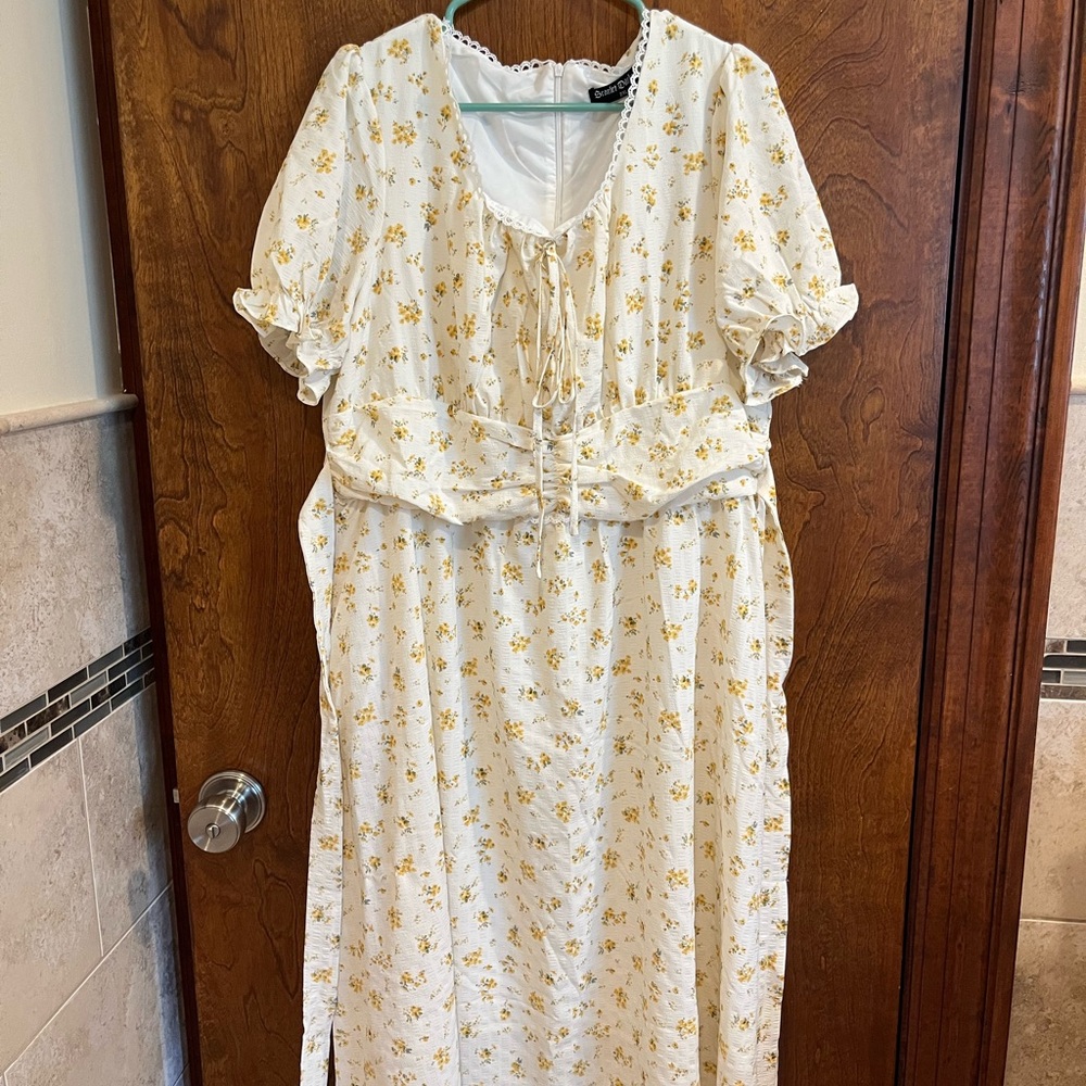 Charming Floral Midi Dress in Cream